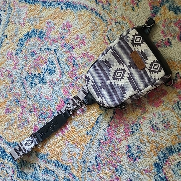 Wrangler Canvas Sling Crossbody Bag - Black and White - Picture 8 of 8